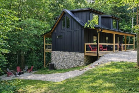 Beautiful path to fire pit.  Well lit for the evening so you don`t have to worry about not being able to see.