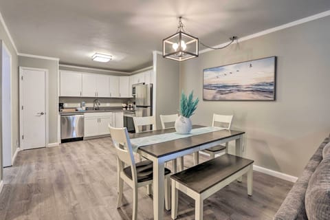 Dining Area | Single-Story Condo | Self Check-In | Central Heating & A/C