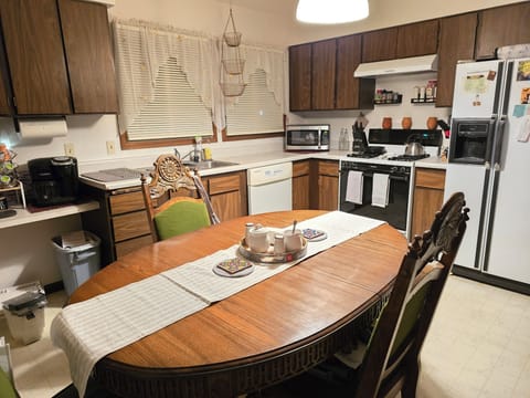 kitchen/dining