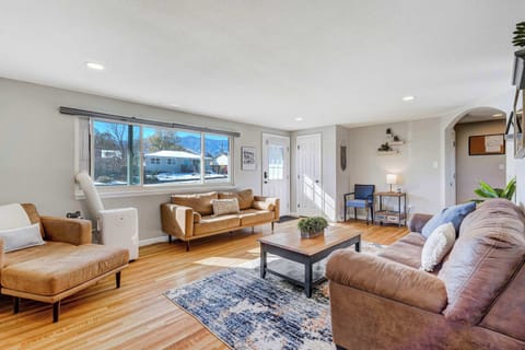 Bright and Comfortable Living Room – Unwind in style with cozy seating and a Smart TV for relaxing nights in.