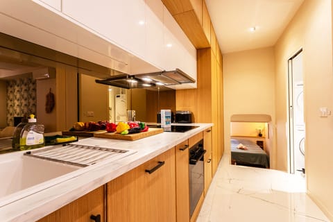 The kitchen is well-appointed with a full range of appliances, including an oven, extractor fan, and a kitchen with a tasteful, neutral colour scheme.