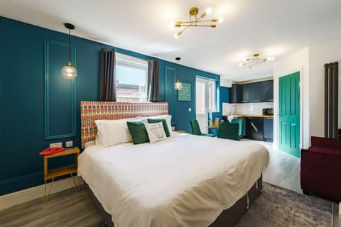 Studio 3 Bed, Kitchenette