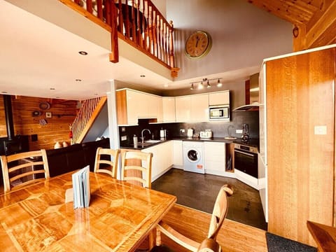 Open plan kitchen and dining area