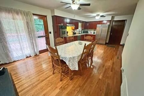 Kitchen & Dining area