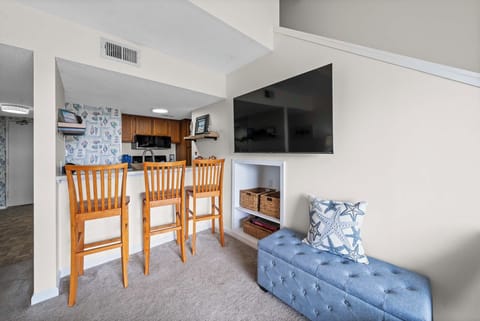 Living and kitchen area