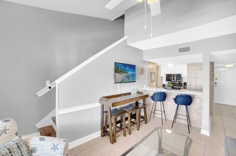 Dining and eat-in bar seating