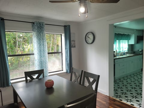 Dining Room - Table for 6