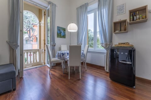 Autumn, Kitchen, Living Room, Spring, Summer