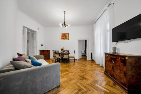 Living Room with Smart TV | Book Now with RENTUJEMY.COM