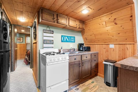 Kitchen | Refrigerator | Microwave | 1st Floor