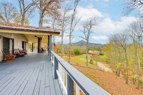 Franklin Vacation Rental | 4BR | 3BA | 2,000 Sq Ft | Step-Free Entry