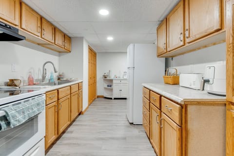 Basement Kitchen | Air Fryer | Toaster | Basement Level