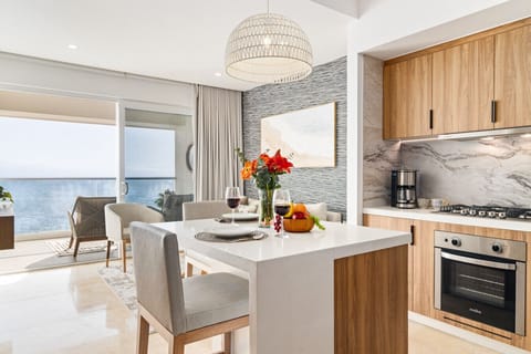 Stylish decorated with a fully functional kitchen