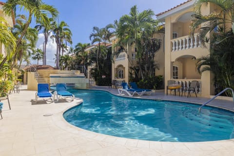 Cozy 1BR1BA w/ Balcony & Pool in Great Location! (24188)
