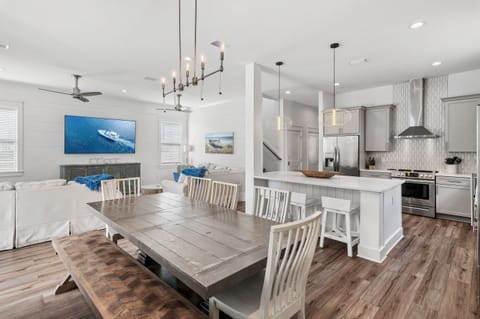 Dining to kitchen view