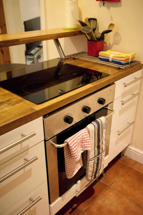 Spacious kitchen with all necessary appliances and cookware to enjoy a home-cooked meal