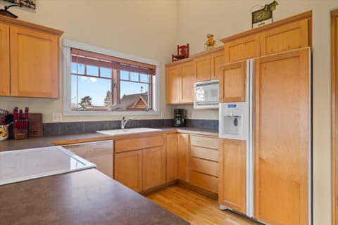 The open kitchen offers ample space & all the comforts of home