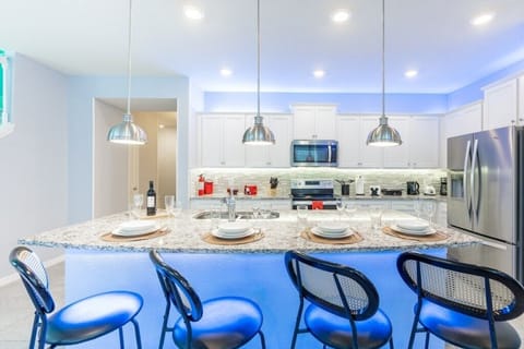 Full kitchen image 1