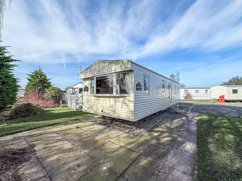 Outside of your caravan at Parkdean Resorts Southview Holiday Park Skegness, enjoy the fresh air and plan a day trip to Fantasy Island Skegness for thrilling rides and family fun.