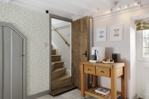 Archway House Kitchen - StayCotswold