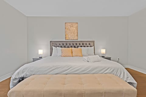 Master bedroom suit with brand new King-bed, new bedding with fresh linens!