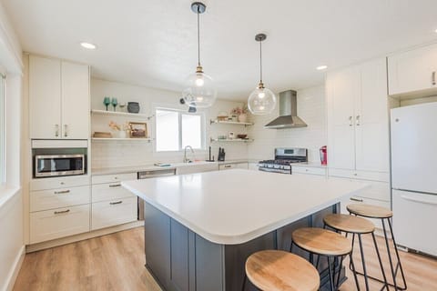 Bright and modern kitchen with everything you need!