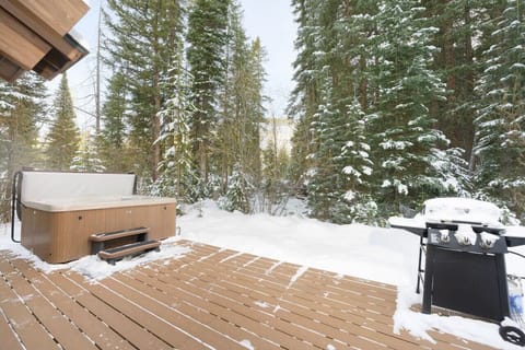 Expansive Deck with Hot Tub and Grill
