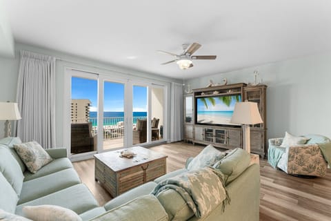 Family and Friends Living Area with Amazing Ocean Views!