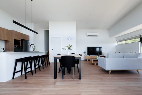 The kitchen is spacious and fitted with modern appliances, making it a place you’ll never want to leave. The carefully placed furniture complements the space, creating a warm and inviting atmosphere perfect for cooking and entertaining.