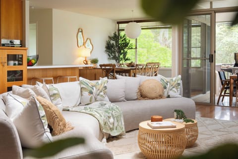 Upstairs Living 01