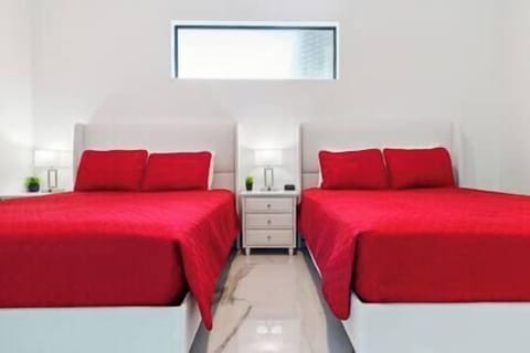 Bedroom1 with 2 Queen Beds (2)