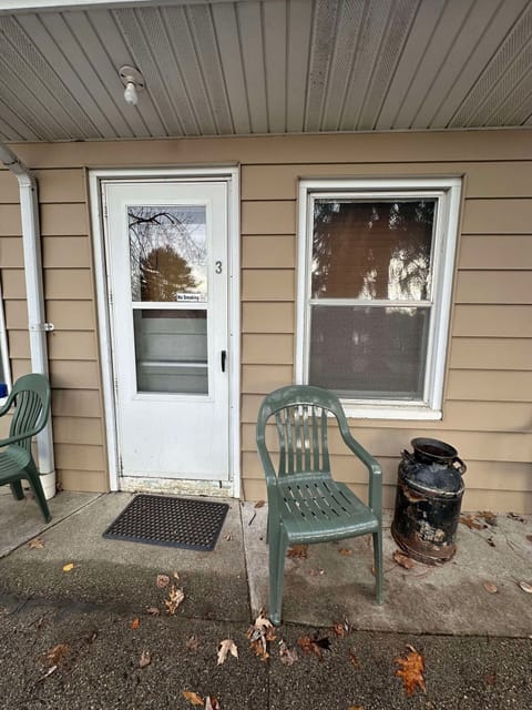 Room 3 with seating outside