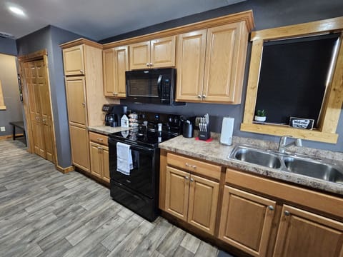 Kitchen, Main Level, Electric Stove, Microwave, Fridge