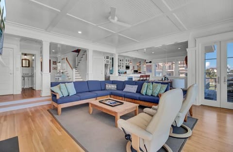 Living Room, As Good As it Gets