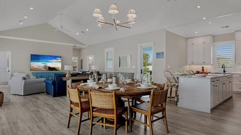 Seating for 7 at the dining table inside..