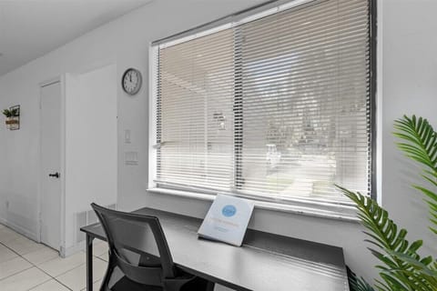 9.1 Office desk with chair