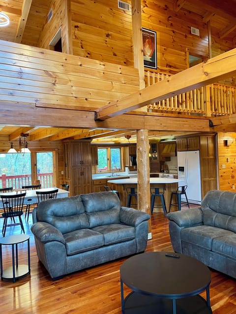 Open floor plan with plenty of places to eat. 