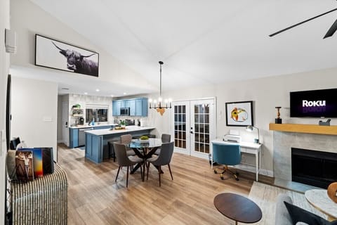 Stylish open space with modern decor, perfect for relaxation and enterainment