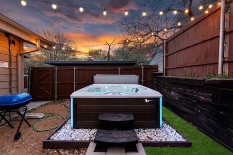 Outdoor Oasis: Unwind in the hot tub under twinkling lights and stunning Texas sunsets!