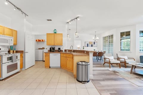 Kitchen#Disney #Parks #kingdom #springs #poolhouse #Vacation #Rental #waterpark #davenport #Kissimmee #Orlando #universal #citywalk #legoland #shortstay #longstay