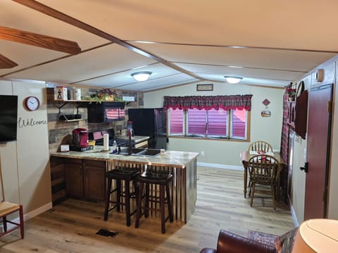 Overall open floor plan from living room into kitchen