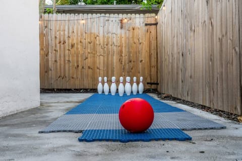 Step into a backyard full of fun, featuring games and entertainment for all ages—perfect for making lasting memories outdoors!