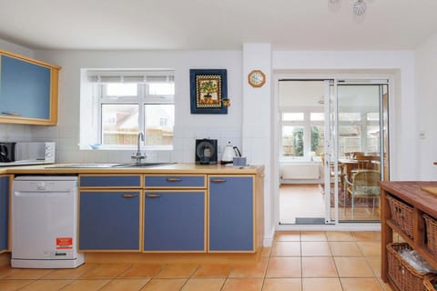 The kitchen has a dishwasher, filter coffee maker, kettle, toaster and microwave, making mealtimes a breeze.
