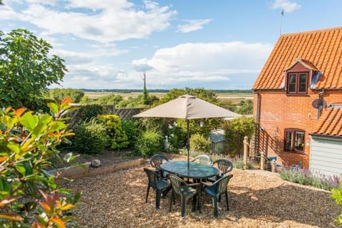 Laylands Yard, Wells-next-the-Sea - Host & Stay