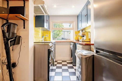 81c1ed5a-86c5-4f5e-bc8a-b56b63d5d731