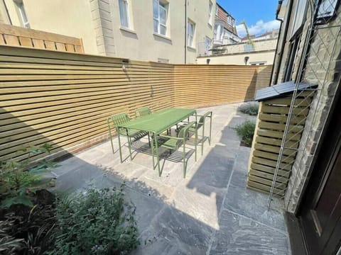 Private courtyard (1)