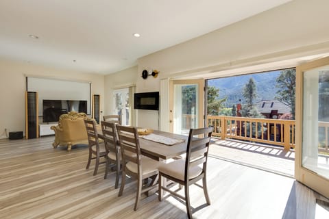 Frazier Park Vacation Rental | 3BR | 3BA | 2,890 Sq Ft | Stairs Required