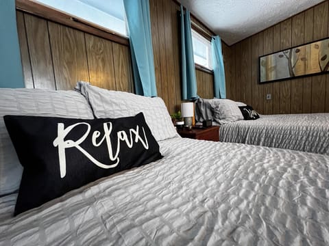 Paradise on lake superior double queen studio room