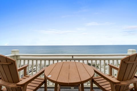 top floor deck, view of the Gulf