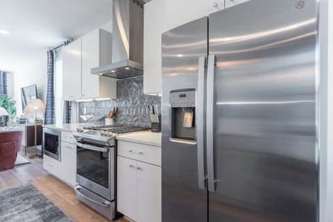 The Henley (LG) - 32